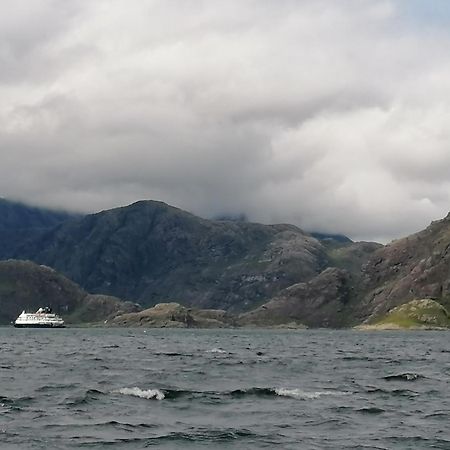 Poachers Bothy Villa Skeabost Exteriör bild